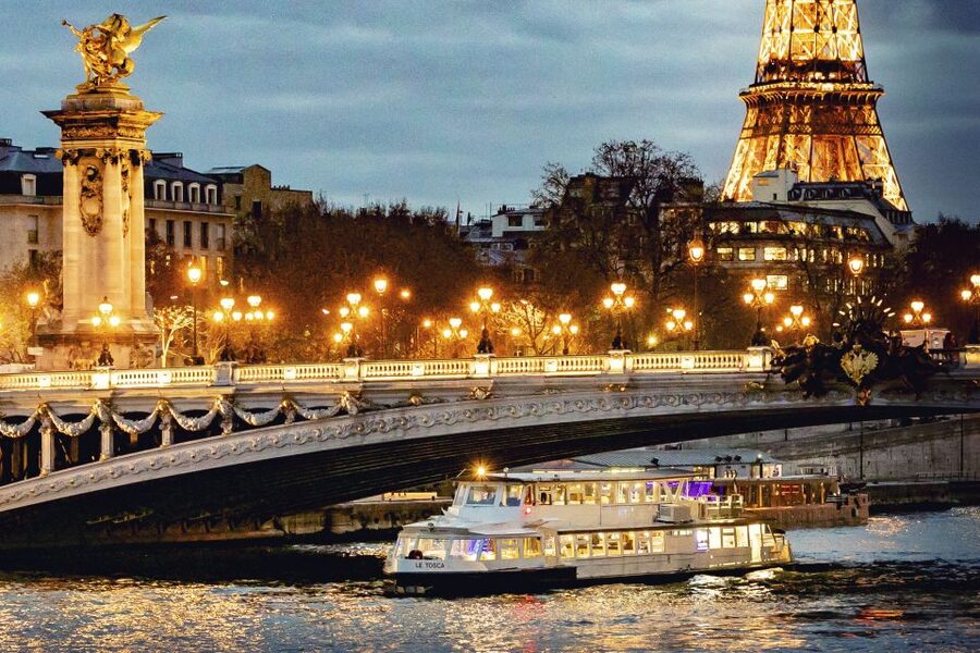 Paris: Seine Dinner Cruise from Eiffel Tower/Liberty Statue - Monument views from the water: what you’ll actually see