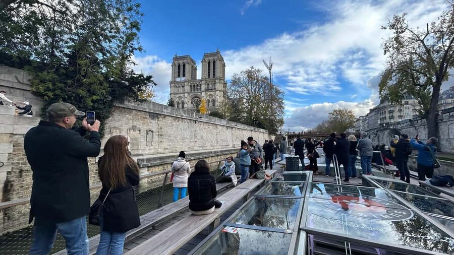 Paris: Seine River Cruise and 3-course Bistro Lunch - The lunch highlight: 3 courses at Le Bistro Parisien, with Eiffel Tower views