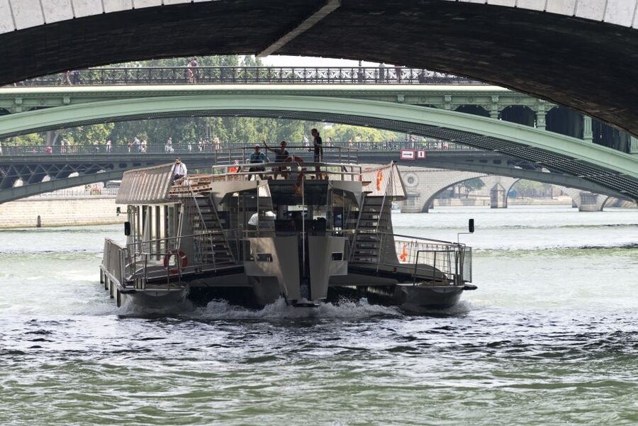 Paris: Seine River Cruise and 3-course Bistro Lunch - What to expect from service and crowds