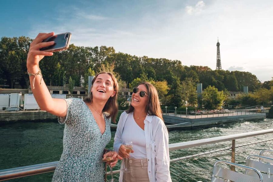 Paris: Seine River Cruise with Champagne from Eiffel Tower - Key Points You Should Know Before You Go