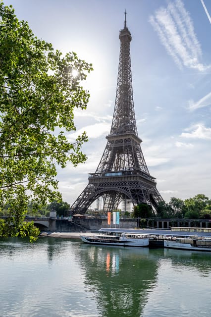 Paris: Seine River Cruise with Champagne from Eiffel Tower - Île Saint-Louis and Institut du Monde Arabe Before Returning