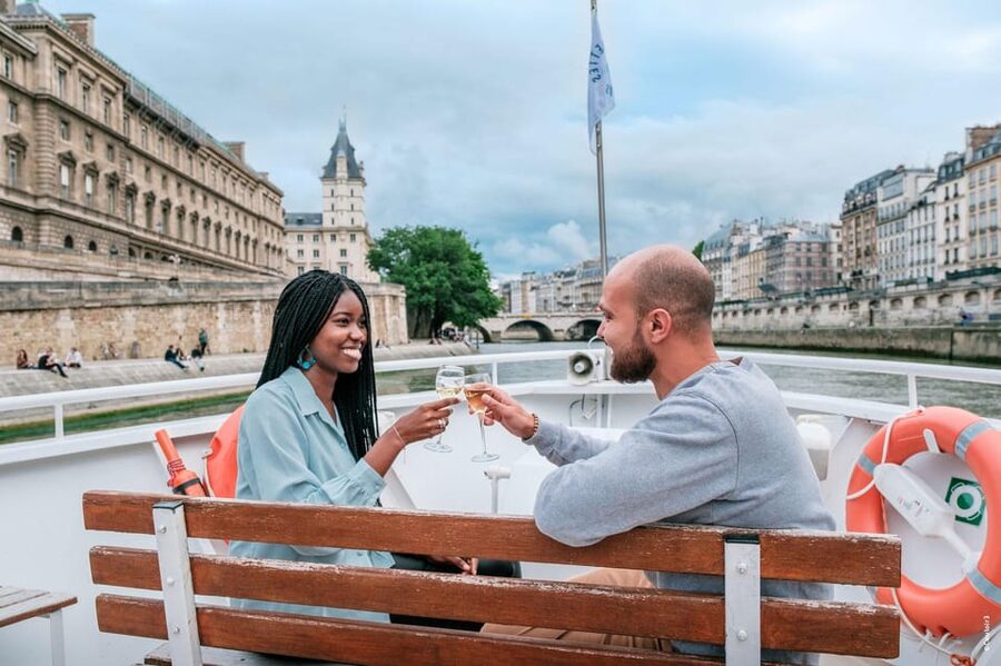 Paris: Seine River Cruise with Champagne from Eiffel Tower - Price and Value for a Champagne Seine Experience