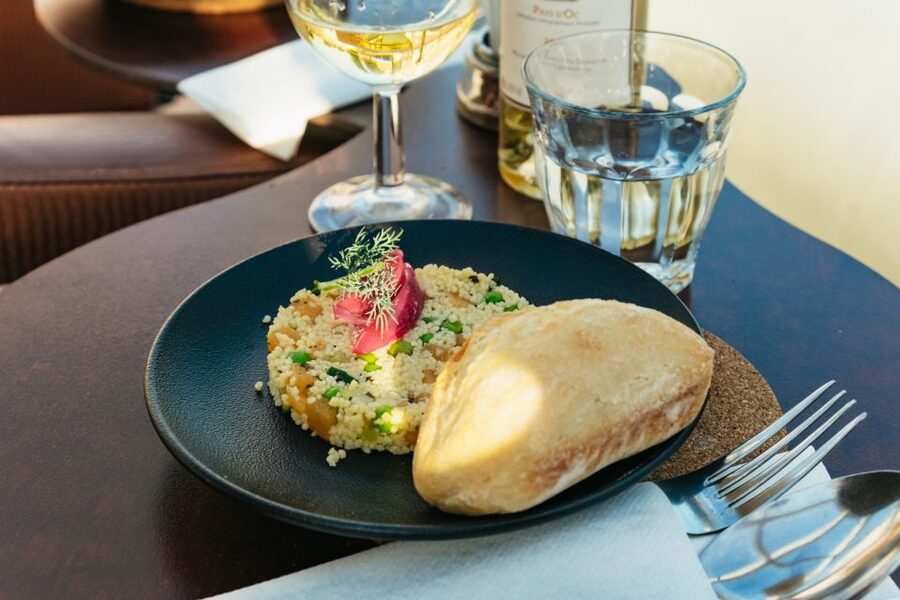Paris: Seine River Panoramic Views Dinner Cruise - Who should book this Seine dinner cruise