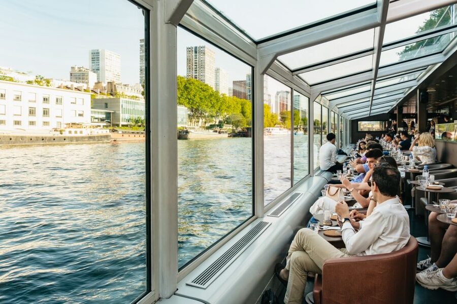 Paris: Seine River Panoramic Views Dinner Cruise - The cocotte-style dinner, what is included, and what to expect