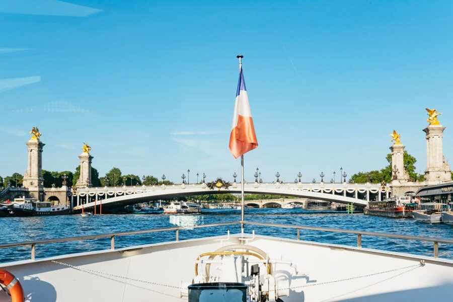 Paris: Seine River Panoramic Views Dinner Cruise - Getting to Pont de Bir-Hakeim, and why timing matters