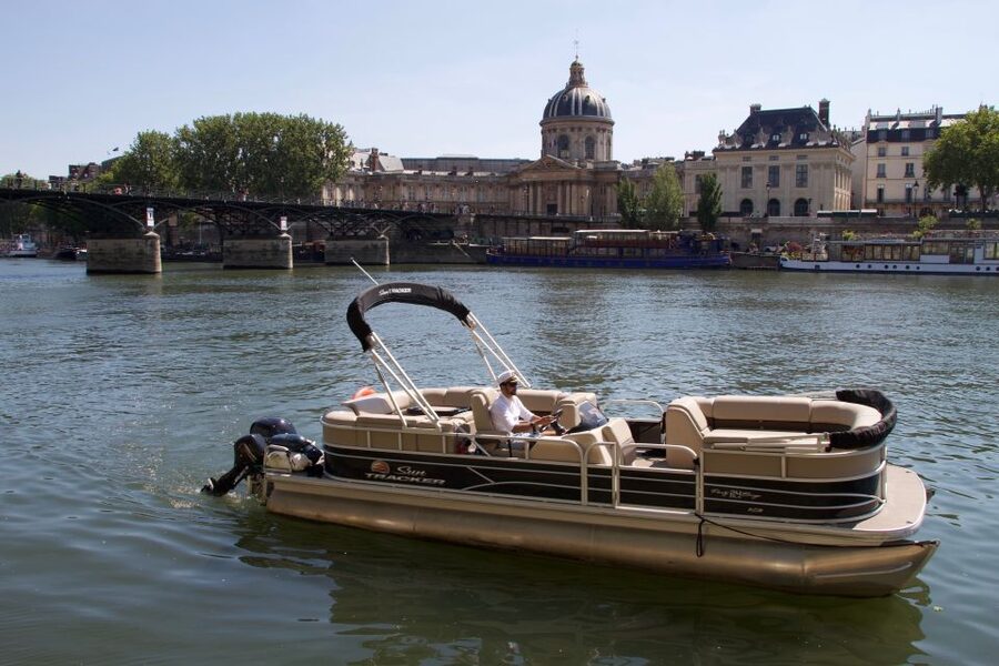 Paris: Seine River Private Guided Pontoon Boat Cruise - Key reasons this Seine cruise feels worth it