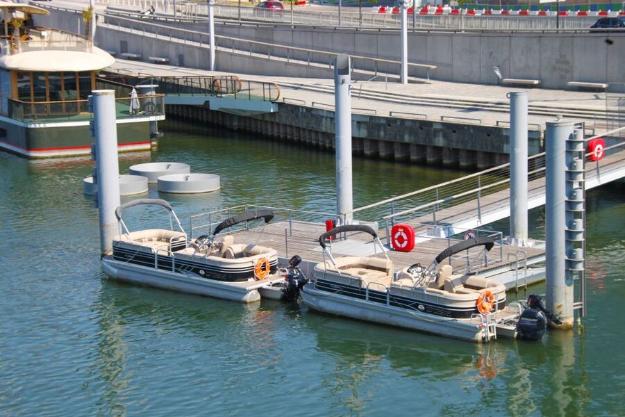 Paris: Seine River Private Guided Pontoon Boat Cruise - Setting Off From Pont dIssy, La Barge, and the Easy Start