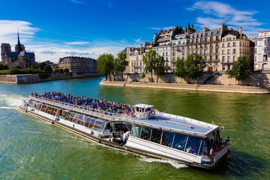 Paris: Seine River Sightseeing Cruise by Bateaux Mouches - Smart Audio on Your Phone, and How to Make It Work