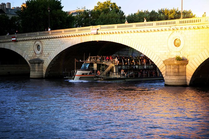 Paris Seine River Sightseeing Cruise with Commentary by Bateaux Parisiens - The audio commentary: 14 languages and how to use it