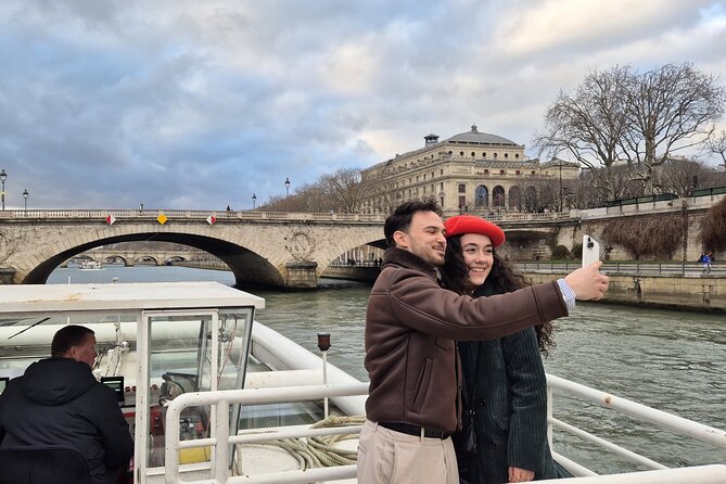 Paris Seine River Sightseeing Guided Cruise Vedettes du Pont Neuf - Pont Neuf, Vert-Galant, and Why This Meeting Spot Works