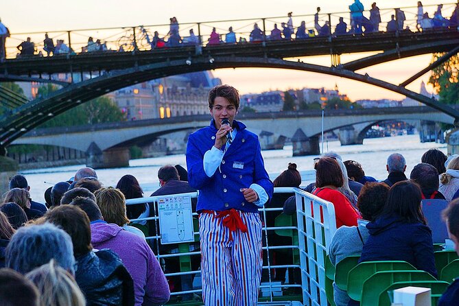 Paris Seine River Sightseeing Guided Cruise Vedettes du Pont Neuf - The One-Hour Route, From Île de la Cité to the Eiffel Tower