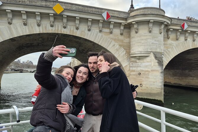 Paris Seine River Sightseeing Guided Cruise Vedettes du Pont Neuf - Top Deck Fresh Air vs Indoor Comfort (And What to Choose)