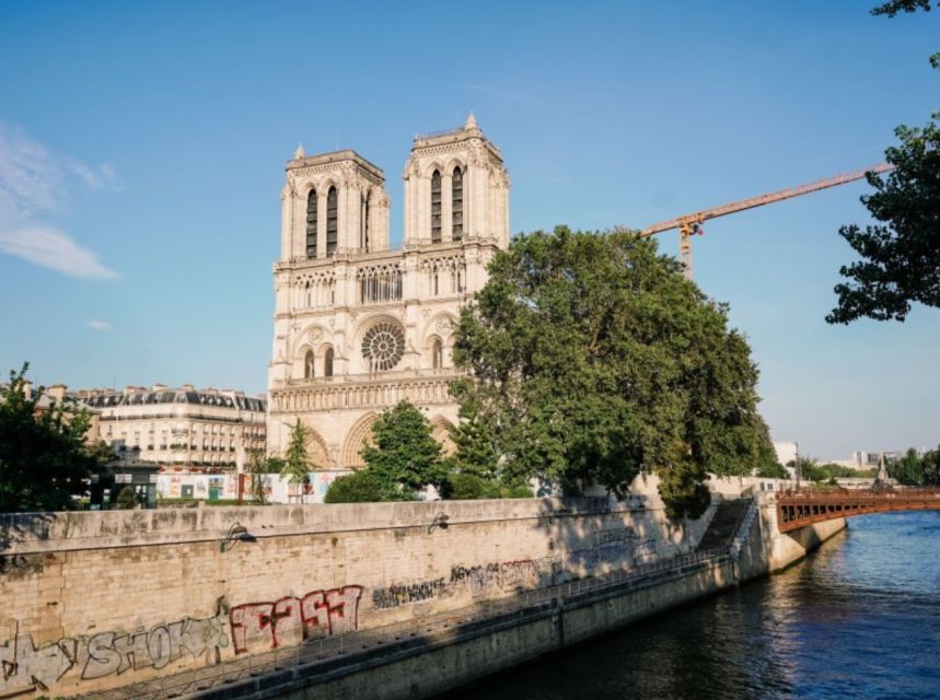 Paris Semi Private Walking Tour: Louvre, Eiffel Tower & Boat - Semi-private Paris: why the group size changes everything