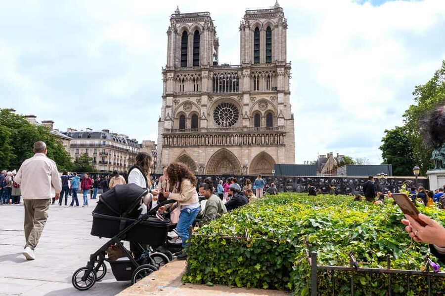 Paris Semi Private Walking Tour: Louvre, Eiffel Tower & Boat - Metro and Louvre day mode: pre-booked tickets, fast orientation
