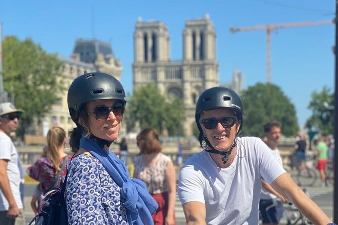 Paris Sightseeing Family Friendly Guided Electric Bike Tour - Pont des Arts, Île de la Cité, and Saint-Louis island