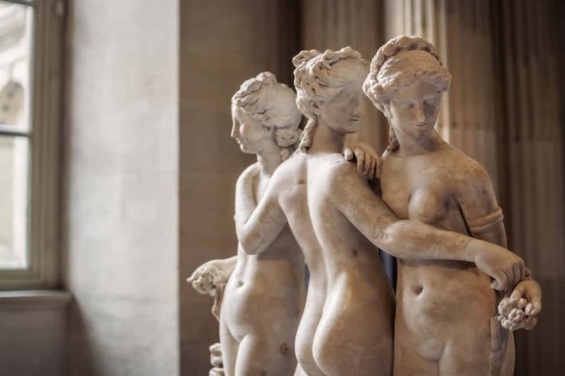 Paris: Skip-the-Line Louvre Highlights Tour with Mona Lisa - The Louvre’s top-ticket stops: Mona Lisa and the most famous crowd magnets