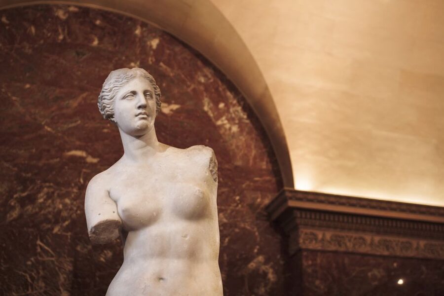 Paris: Skip-the-Line Louvre Highlights Tour with Mona Lisa - Venus de Milo and Winged Victory: seeing Hellenistic sculpture with context