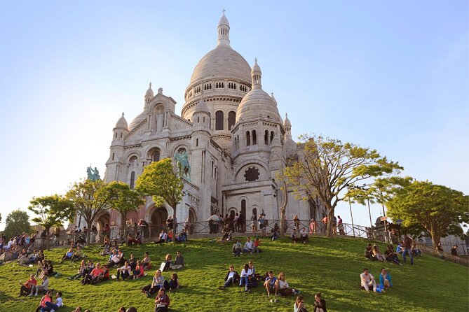 Paris: Small Group Moulin Rouge & Sacré Cœur Montmartre Tour - Place des Abbesses, the Wall of Love, and an old church still standing