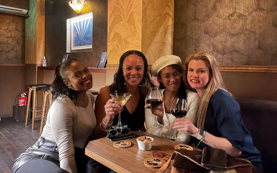 Paris: Speakeasy and Hidden Bars Tour - Social setup: easy conversation with a mixed international group