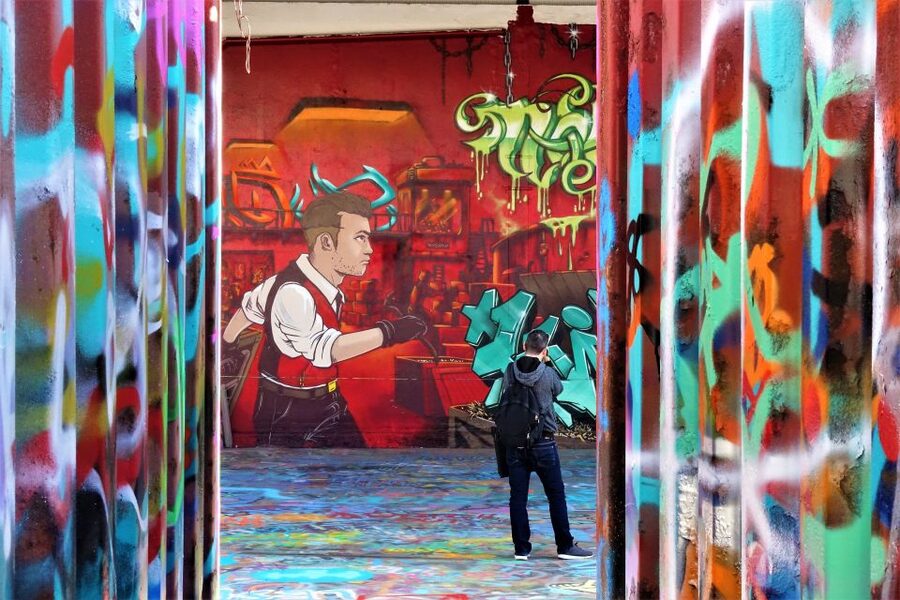 Paris: Street Art Open-Air Museum Bike Tour - Getting There at Hôtel de Ville (And Finding the Red Umbrella)