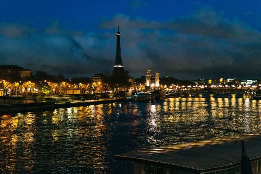 Paris: Sunrise Running and Sightseeing Group Tour - Sunrise running in Paris, from Saint-Michel to Eiffel Tower