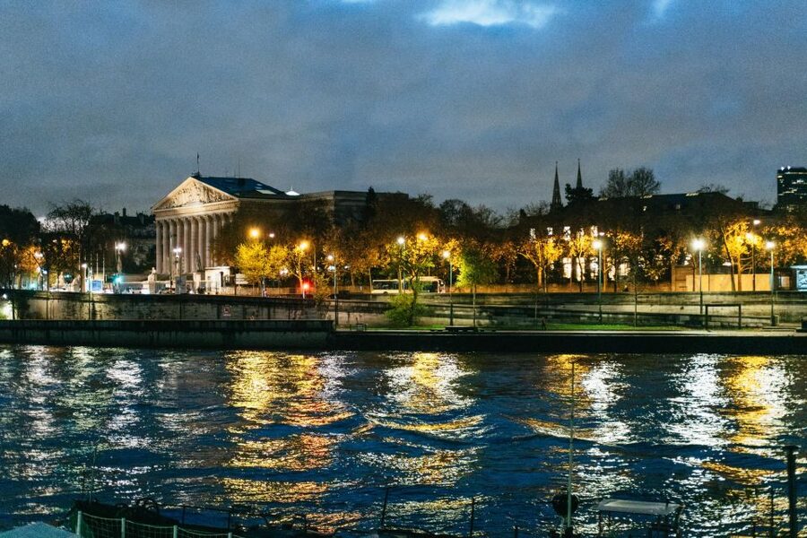 Paris: Sunrise Running and Sightseeing Group Tour - Meeting at Place Saint-Michel, and keeping the group together