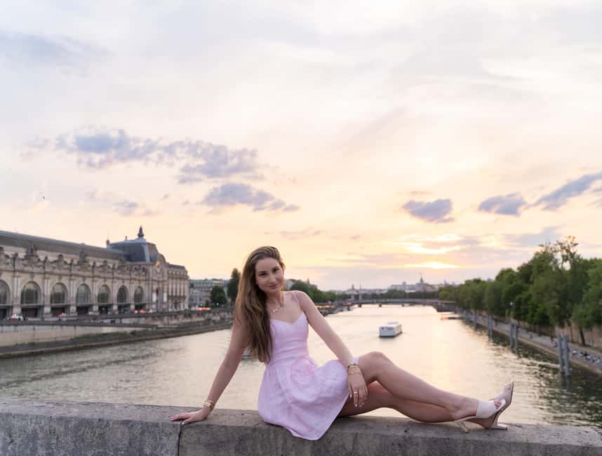 Paris:sunset photoshoot in ❤️️ of Paris- Louvre Orsay Eiffel - The 15-Minute Option: Pont Royal Time for One Clean Set of Photos