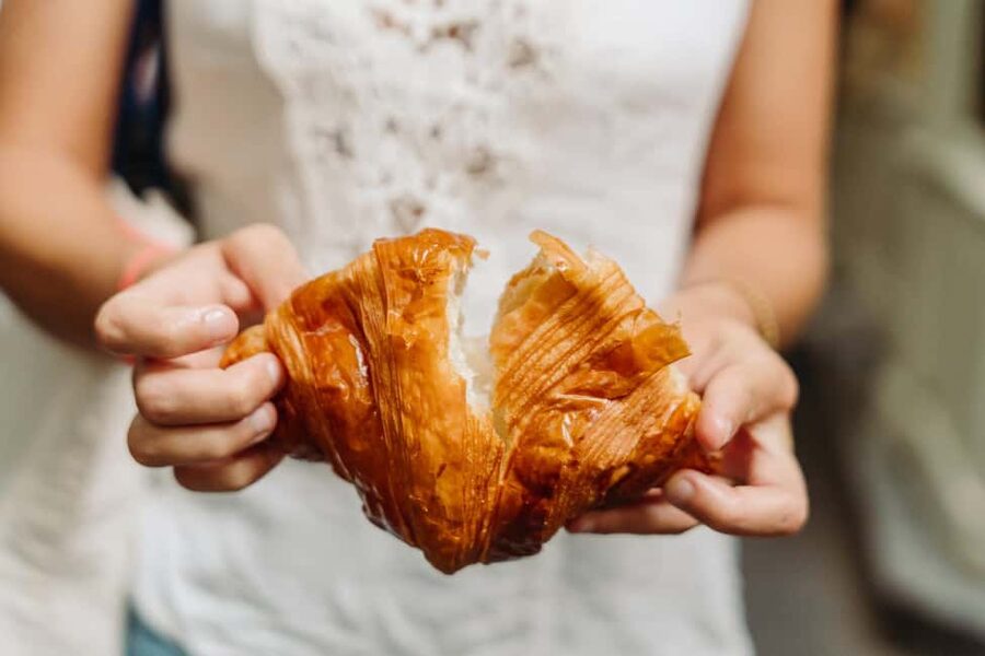 Paris: Taste of Montmartre Food & Wine Walking Tour - Meeting at 40 Avenue Junot, and how the walk is set up