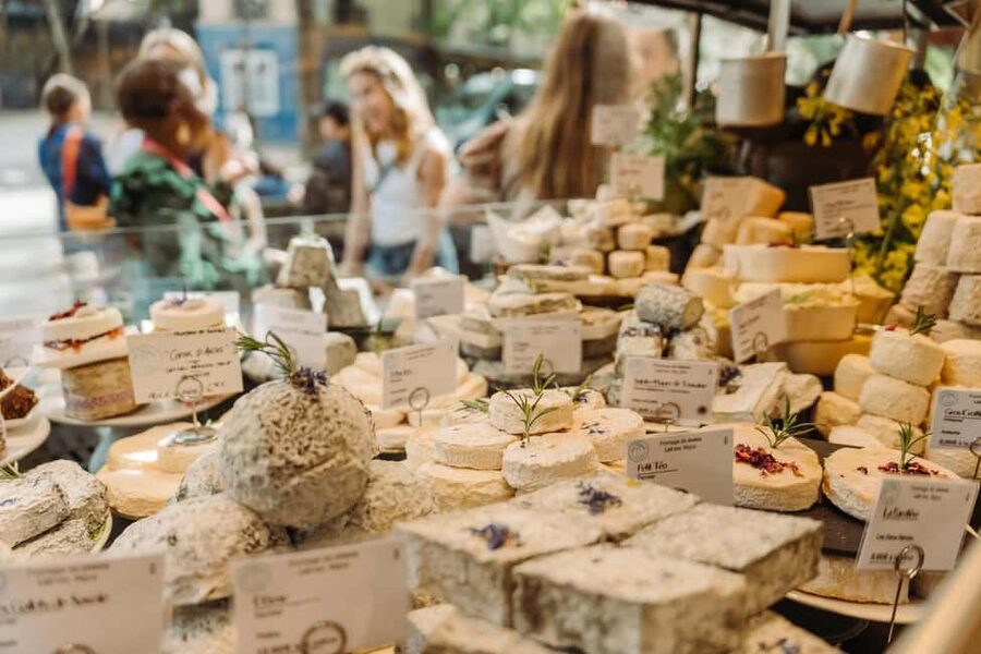 Paris: Taste of Montmartre Food & Wine Walking Tour - Stop 1: Boris Lumé Boulangerie and the Montmartre breakfast you can smell