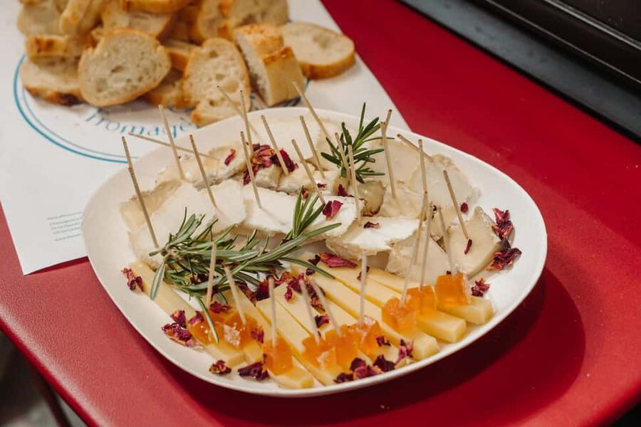 Paris: Taste of Montmartre Food & Wine Walking Tour - Stop 4: Sacre-Coeur pass-by and a 45-minute guided walk