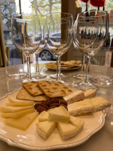 Paris: Tasting of 3 Wine and 3 Cheese - How to Get the Most Out of the Tasting
