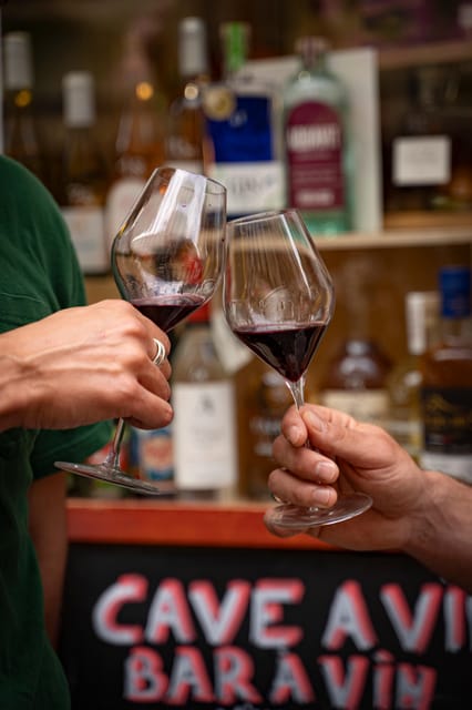 Paris: The Ultimate Wine Tour of Montmartre - 7 Guests max - Why the guide matters here, especially with wine