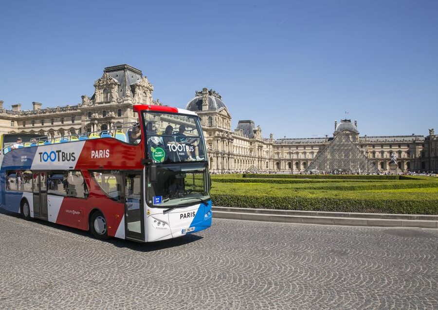 Paris: Tootbus Kids Bus Tour Experience - Notre Dame and Place de la Concorde, where the guide tells it like a story