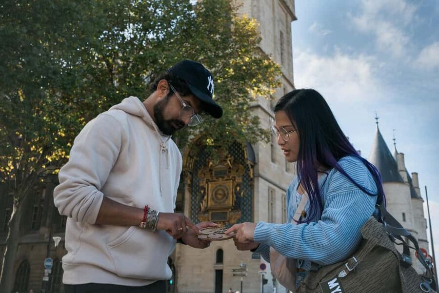 Paris: Treasure Hunt & Walking Tour "Secret Weapon X" - Meeting at Play-In, 59 Rue de Rivoli
