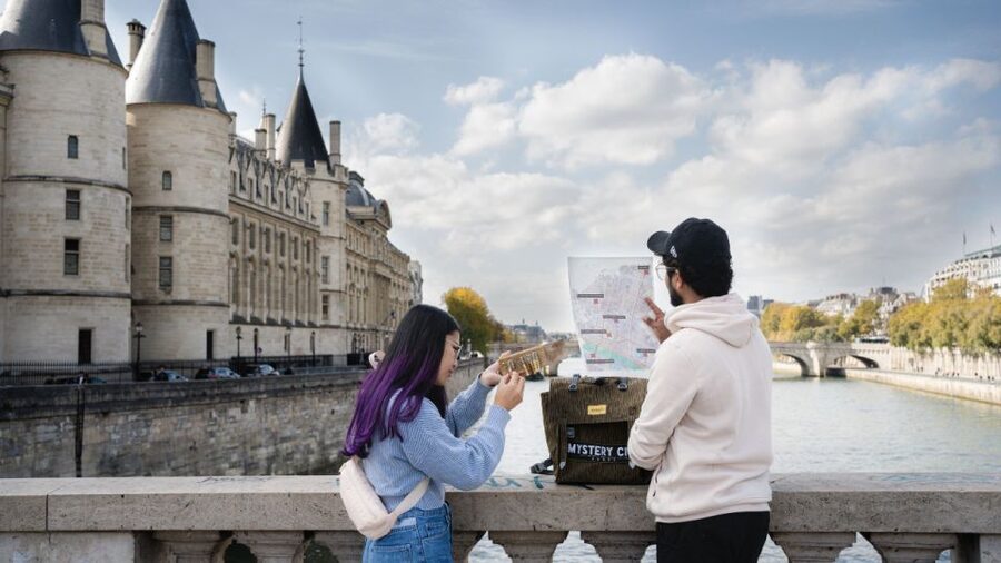 Paris: Treasure Hunt & Walking Tour "Secret Weapon X" - Pacing, competitiveness, and group dynamics