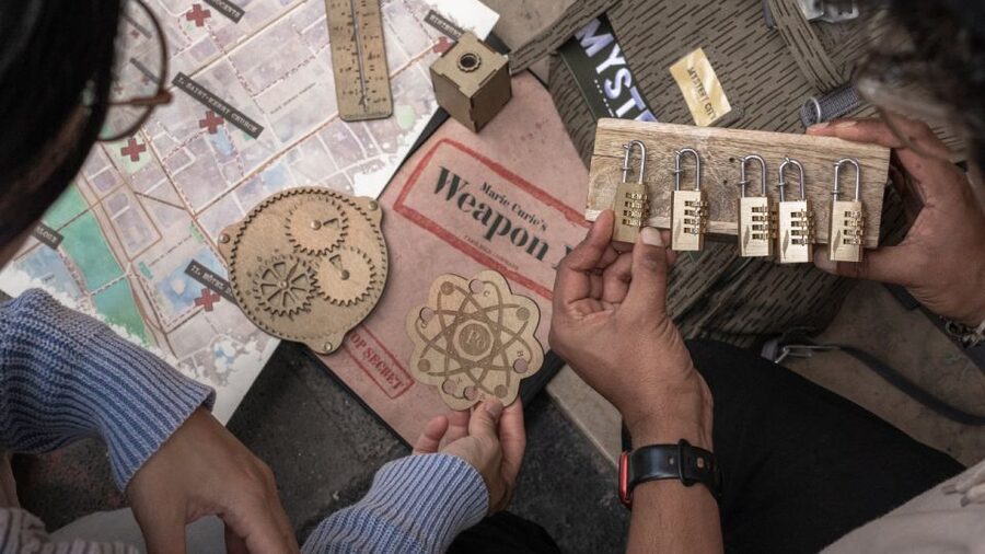 Paris: Treasure Hunt & Walking Tour "Secret Weapon X" - Who this treasure hunt is best for