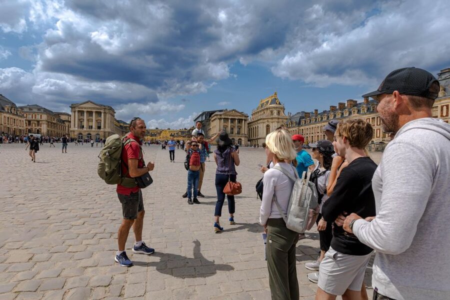 Paris: Versailles Palace and Queen Hamlet E-Bike Tour - Marnes-la-Coquette and Fausses-Reposes: small town charm, then tree-shaded riding