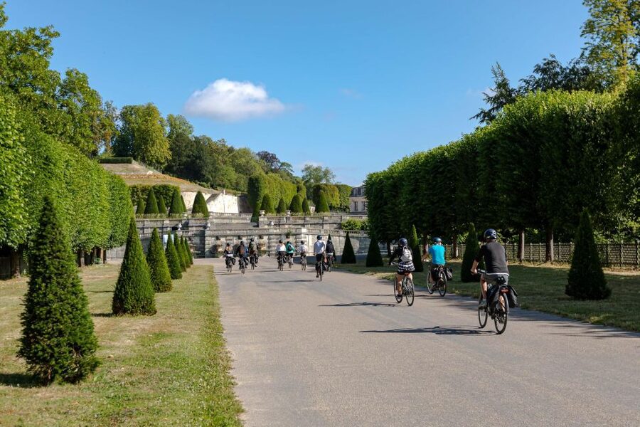 Paris: Versailles Palace and Queen Hamlet E-Bike Tour - Versailles Palace at your pace: Hall of Mirrors plus the King’s apartments