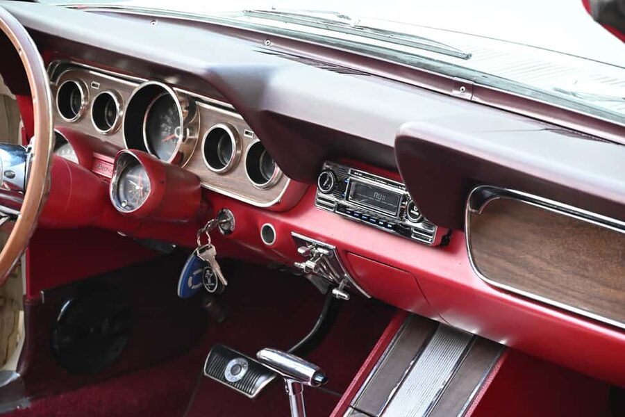 Paris: Vintage Mustang Tour & Local Guide with Hotel Pickup - Hotel pickup in a vintage car, and how it actually works