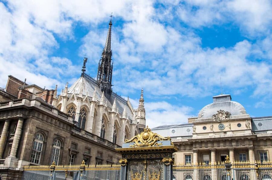 Paris: Walking Tour with Notre Dame or Ste-Chapelle Access - Walking logistics, what to bring, and what might slow you down