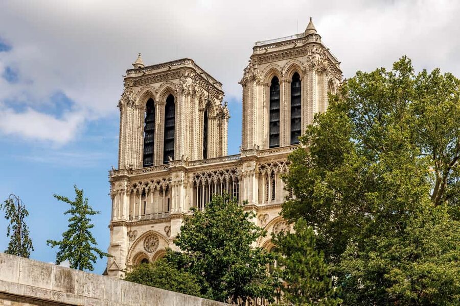 Paris: Walking Tour with Notre Dame or Ste-Chapelle Access - Île de la Cité on foot, from Pont Neuf to the island’s quiet squares