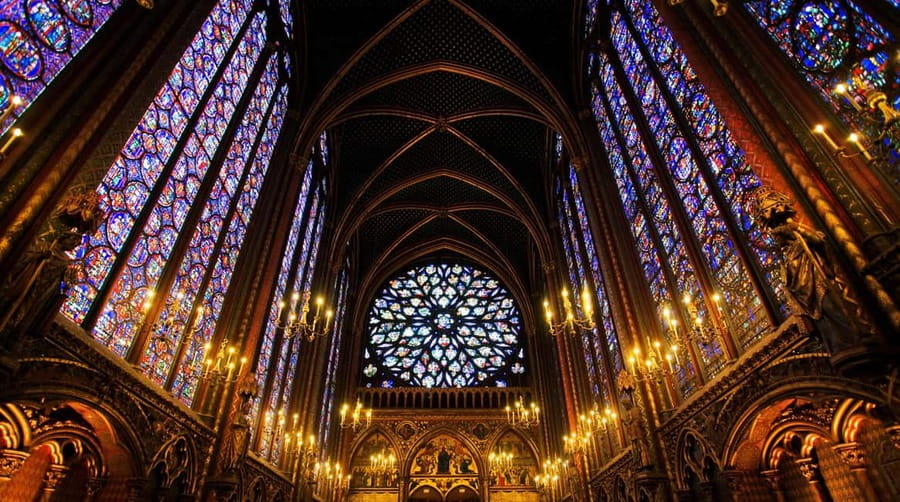 Paris: Walking Tour with Notre Dame or Ste-Chapelle Access - Shakespeare and Company, a small detour that feels very Paris