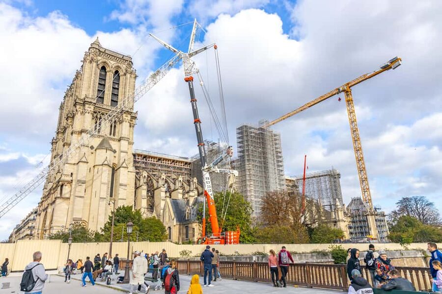 Paris: Walking Tour with Notre Dame or Ste-Chapelle Access - The guide factor: what makes this tour feel fun instead of factual