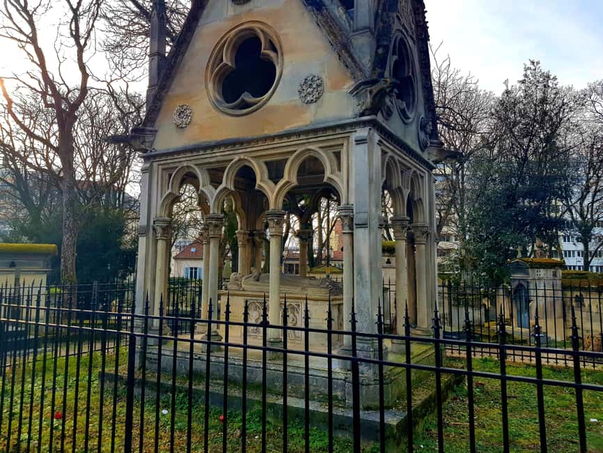 Père-Lachaise : histoires et mystères contés par un comédien - Who this tour suits best, and who should think twice
