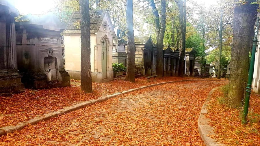 Père-Lachaise : histoires et mystères contés par un comédien - What the 2-hour walking format feels like