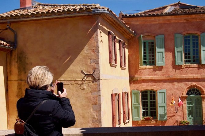 Picturesque Luberon - From AIX-EN-PROVENCE - Roussillon: orange and red rocks, plus colorful art streets