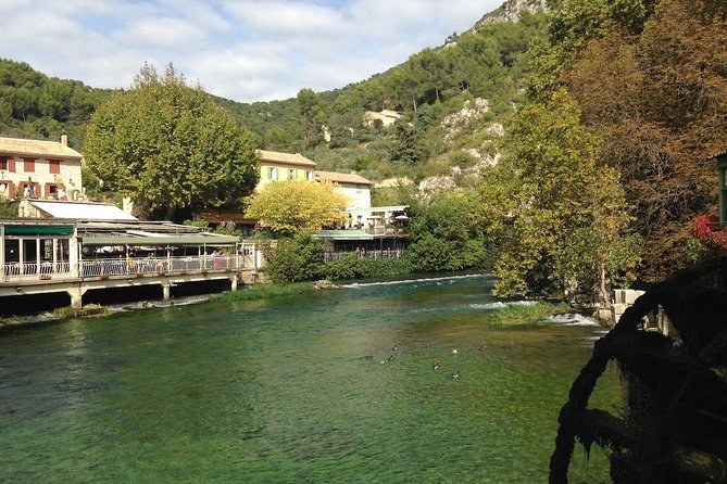 Picturesque Luberon - From AIX-EN-PROVENCE - Getting out of Aix-en-Provence with an air-conditioned vehicle
