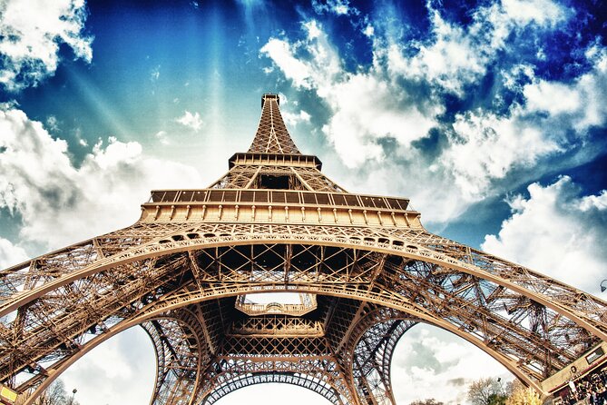 Private Paris Airport Arrival Transfer – CDG & ORLY Airports - The Ride Itself: Air-Conditioned Comfort and Space for 8
