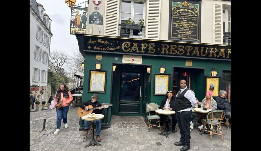 Private Walking Tour of Montmartre and Sacré-Cœur - Montmartre, made readable: why this is more than a sightseeing stroll