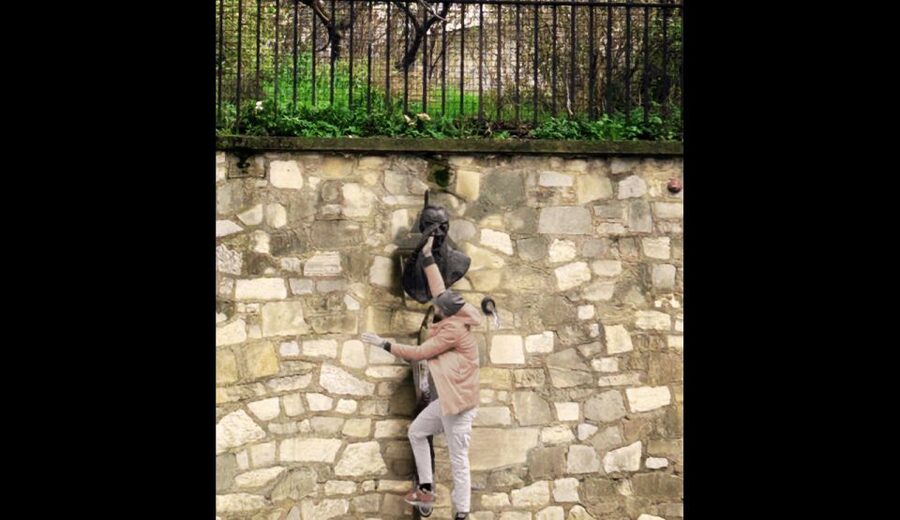 Private Walking Tour of Montmartre and Sacré-Cœur - Place du Tertre: artists in the square, and why it still matters